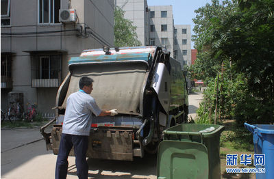 走近首都環(huán)衛(wèi)一線 垃圾清運(yùn)司機(jī)任曉云的日與夜