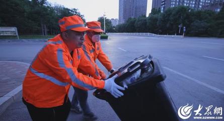 一個(gè)座右銘，一面黨旗紅 | 張旭東 堅(jiān)守清運(yùn)一線，只為城市更美好